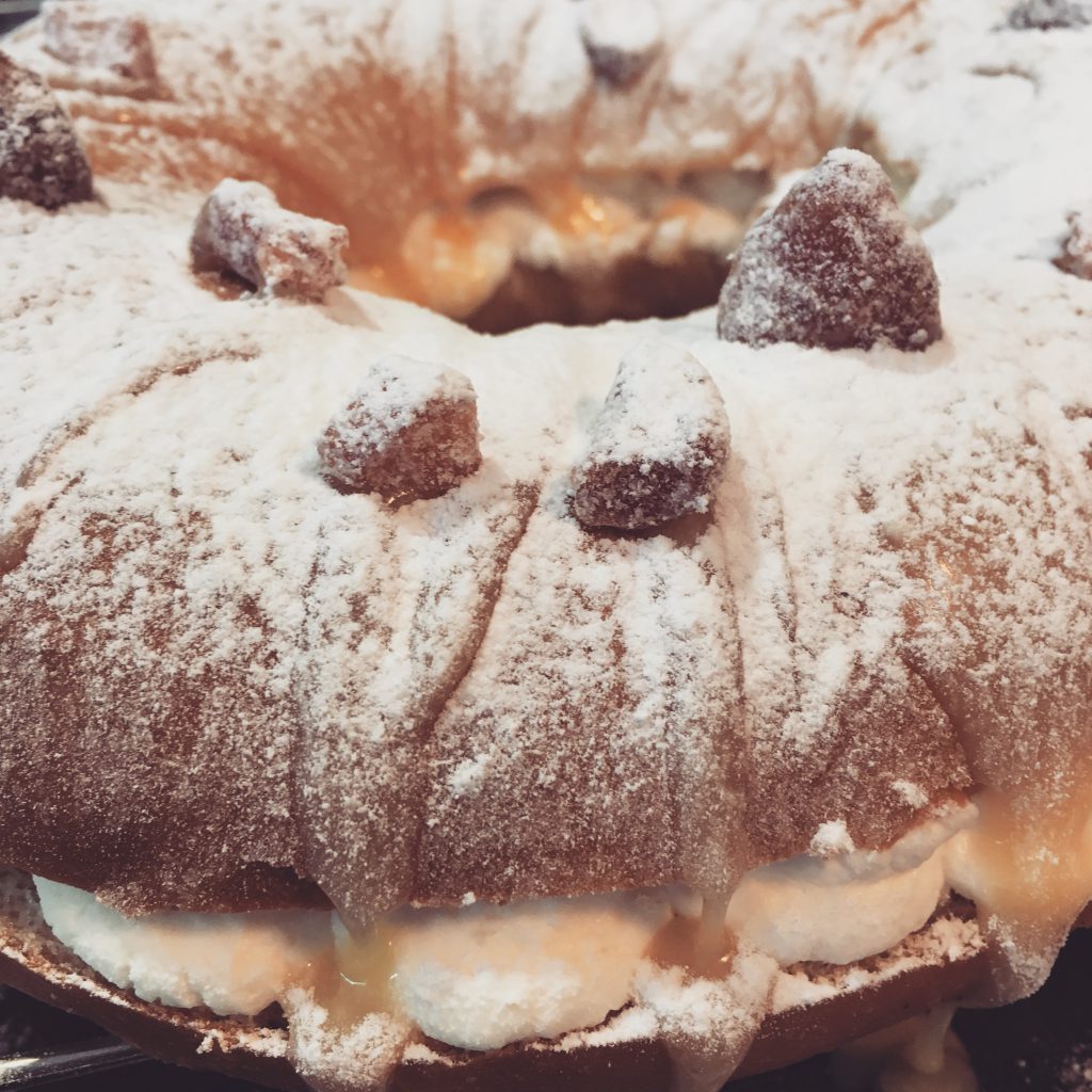 Roscón de fresa con nata